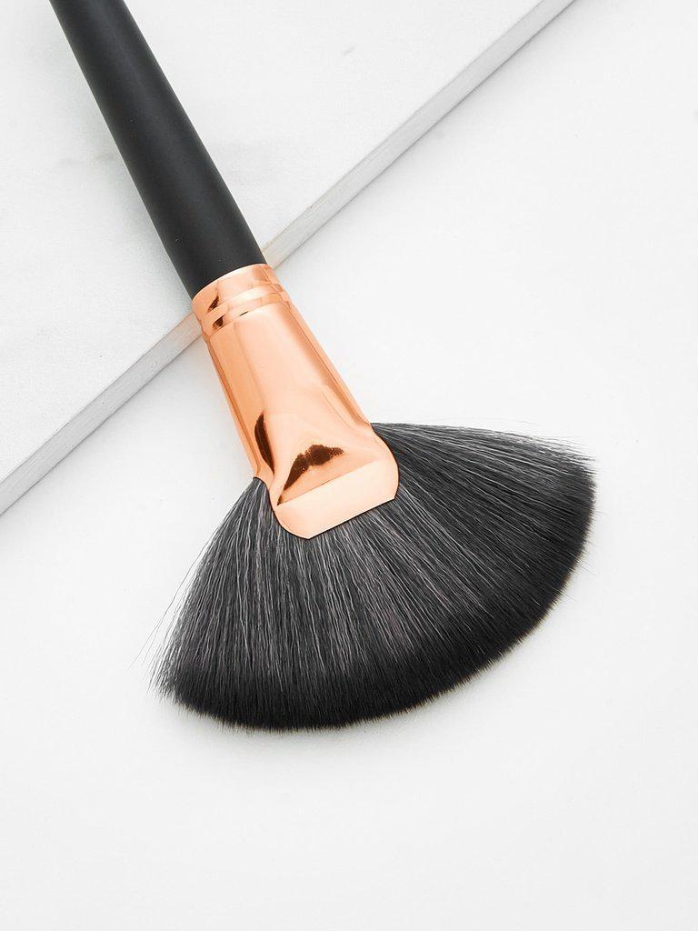 Fan Shaped Makeup Brush-makeup-Des Mess