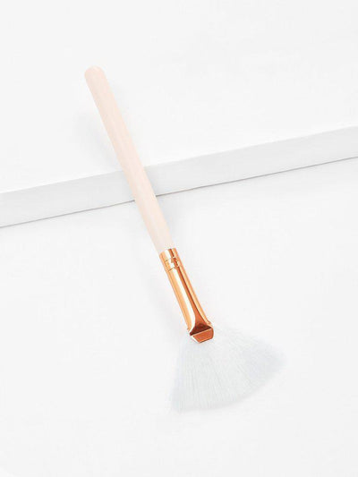 Fan Shaped Makeup Brush--Des Mess