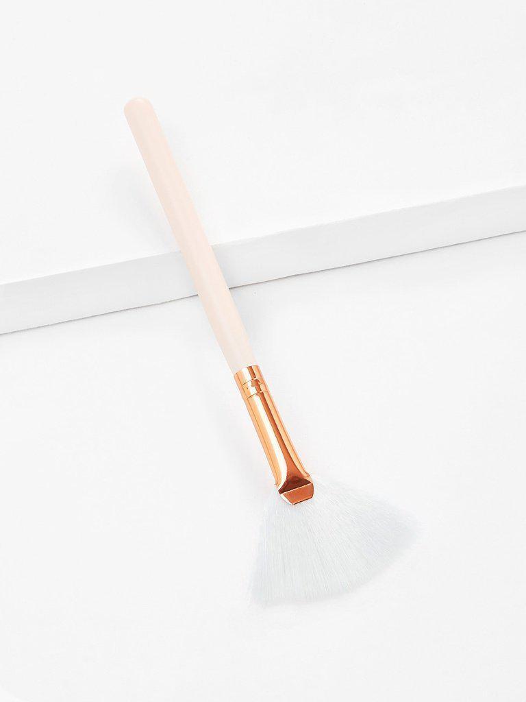 Fan Shaped Makeup Brush--Des Mess