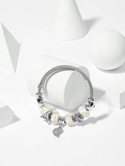 Heart & Leaf Detail Bangle--Des Mess